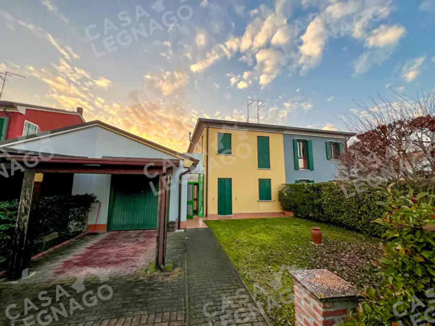 Immagine 1 di Casa bifamiliare in vendita  in Via Martiri D'istria e Dalmazia a Legnago