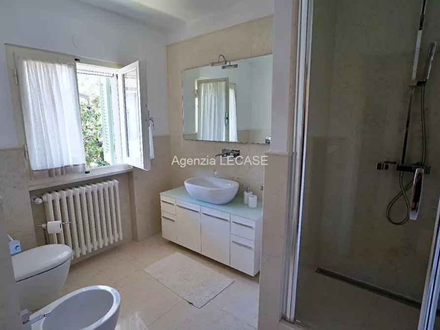 Immagine 11 di Villa in affitto  in Via Carrara 20 a Forte Dei Marmi