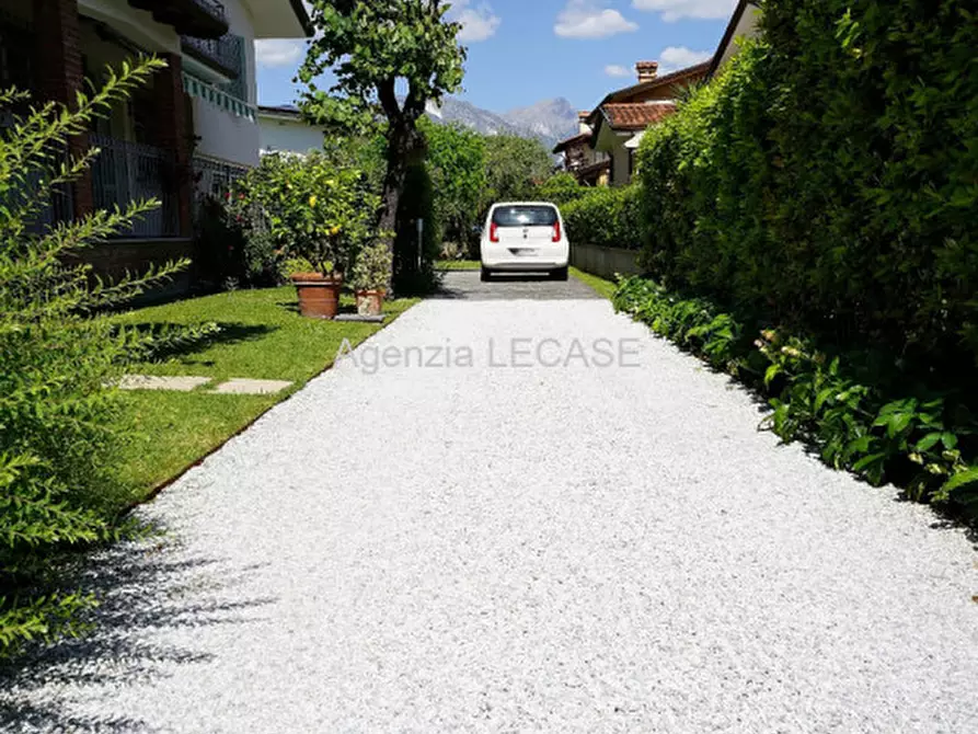 Immagine 17 di Villa in affitto  in Via Carrara 20 a Forte Dei Marmi