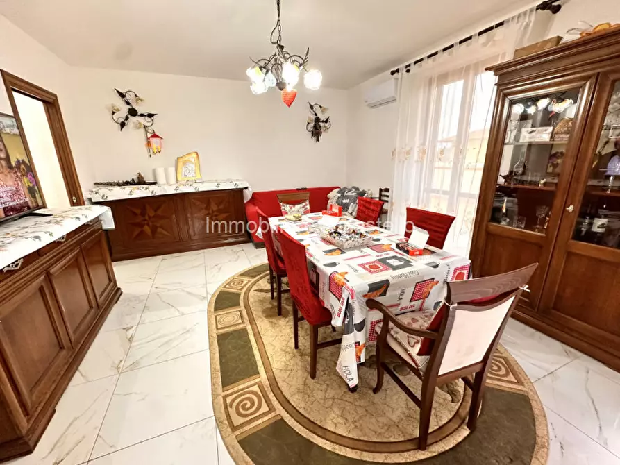 Immagine 2 di Appartamento in vendita  a Castiglione Del Lago