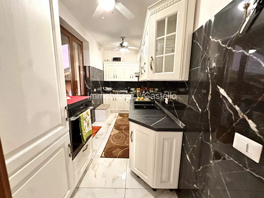 Immagine 8 di Appartamento in vendita  a Castiglione Del Lago