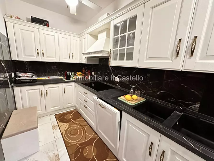 Immagine 11 di Appartamento in vendita  a Castiglione Del Lago