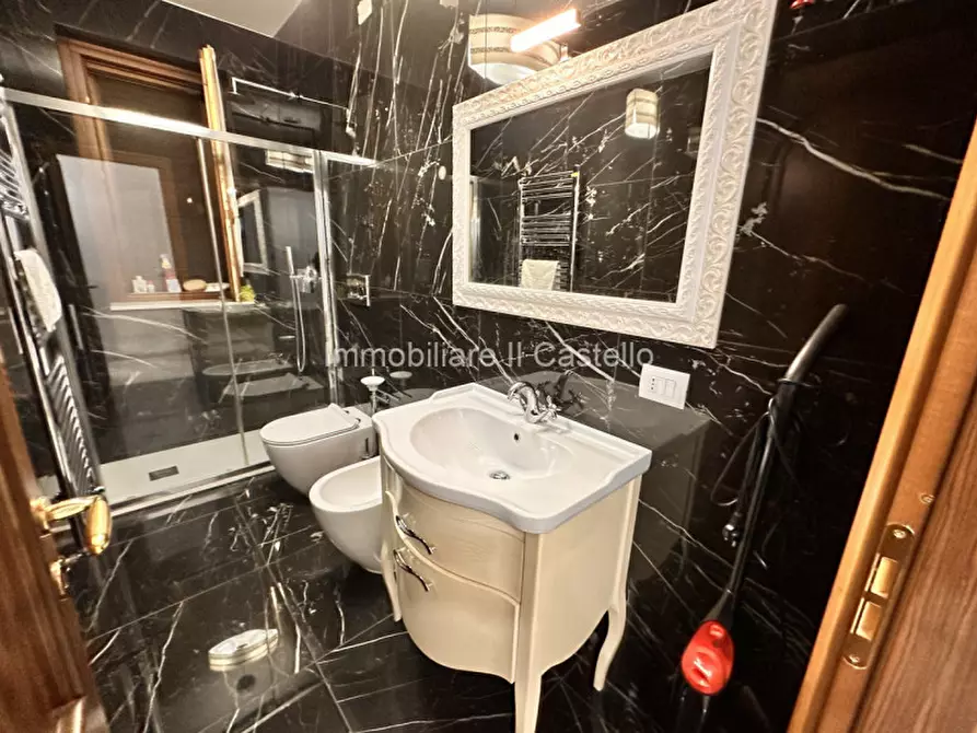 Immagine 29 di Appartamento in vendita  a Castiglione Del Lago