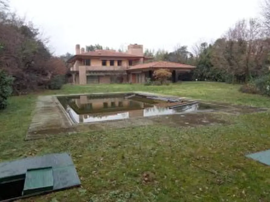 Immagine 1 di Villa in vendita  in Via Alcide De Gasperi, 10/a a Montebelluna