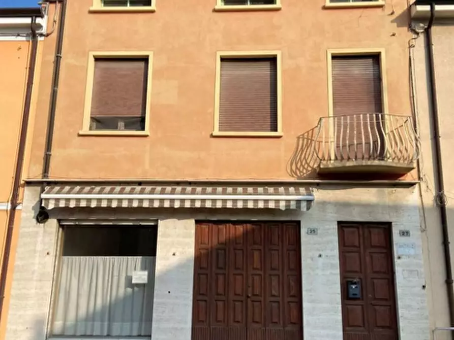 Immagine 1 di Appartamento in vendita  in VIA GIUSEPPE GARIBALDI 27 a Borgocarbonara