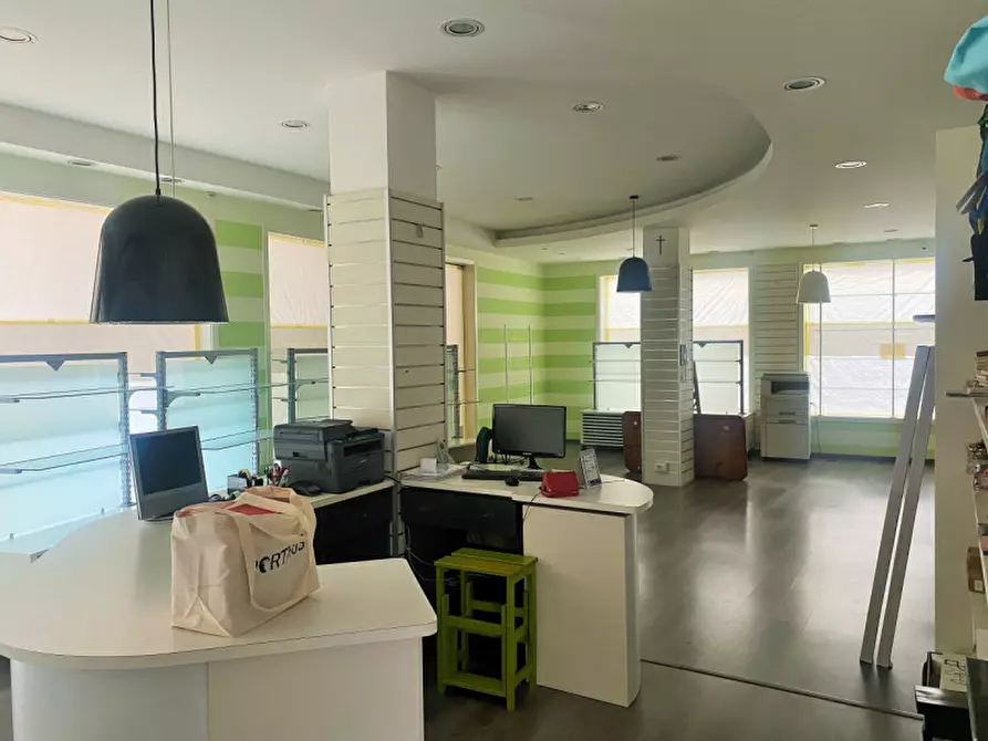 Immagine 7 di Negozio in affitto  in via San Pio X 34/a a Castelfranco Veneto