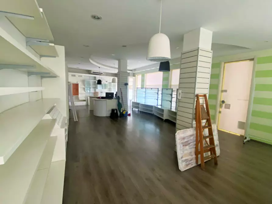 Immagine 9 di Negozio in affitto  in via San Pio X 34/a a Castelfranco Veneto