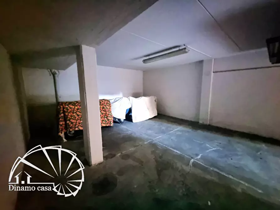 Immagine 2 di Garage in vendita  a Prato