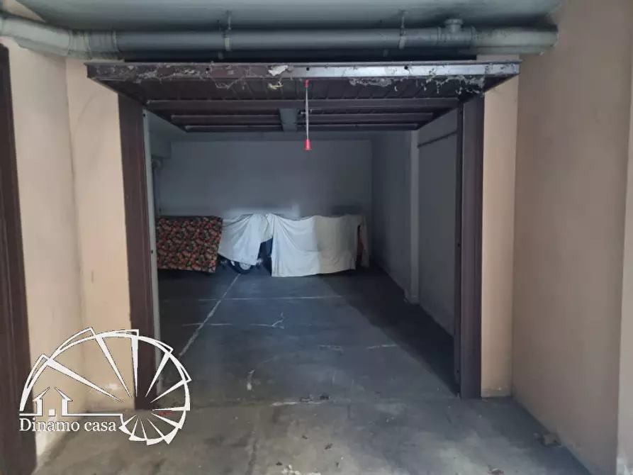 Immagine 3 di Garage in vendita  a Prato