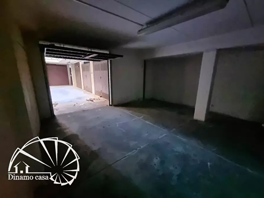 Immagine 4 di Garage in vendita  a Prato