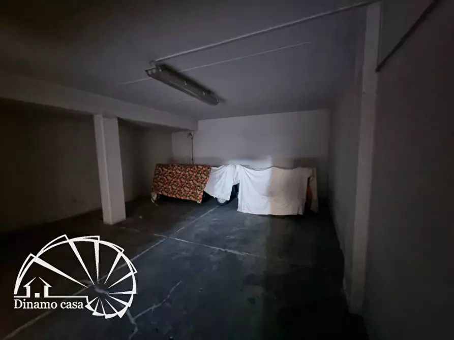 Immagine 5 di Garage in vendita  a Prato