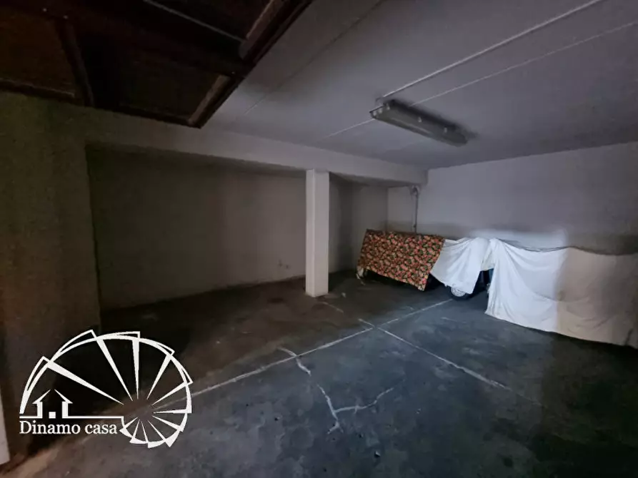 Immagine 8 di Garage in vendita  a Prato