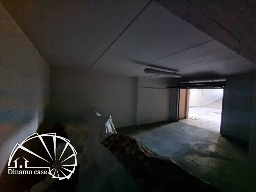 Immagine 9 di Garage in vendita  a Prato