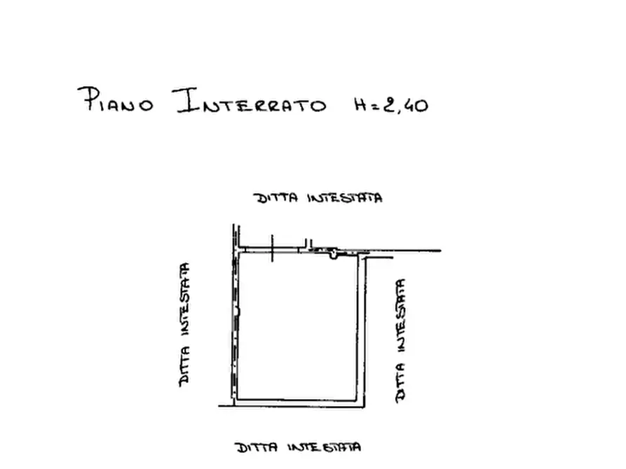 Immagine 10 di Garage in vendita  a Prato