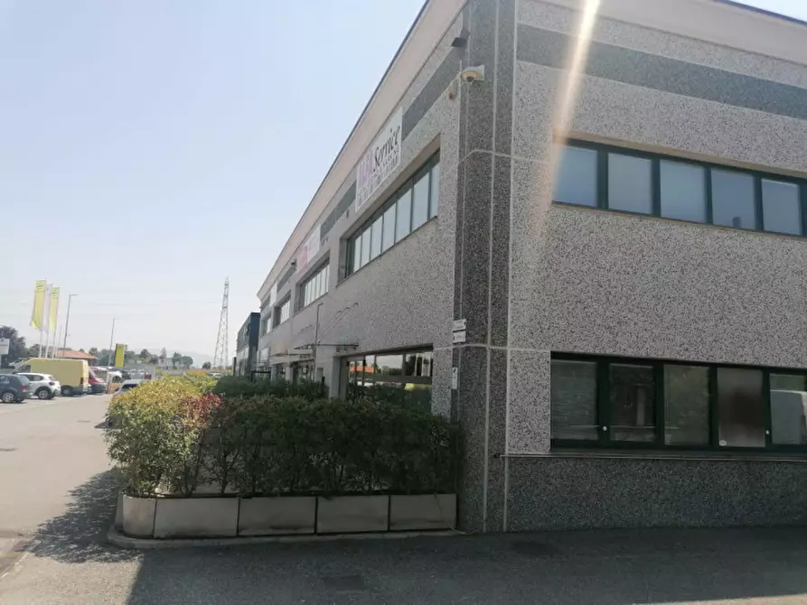 Immagine 1 di Capannone industriale in affitto  in Via XXV Aprile a Rovato