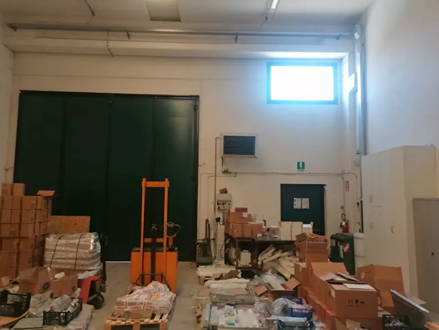 Immagine 10 di Capannone industriale in affitto  in Via XXV Aprile a Rovato