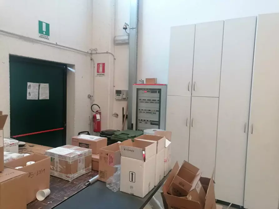 Immagine 12 di Capannone industriale in affitto  in Via XXV Aprile a Rovato