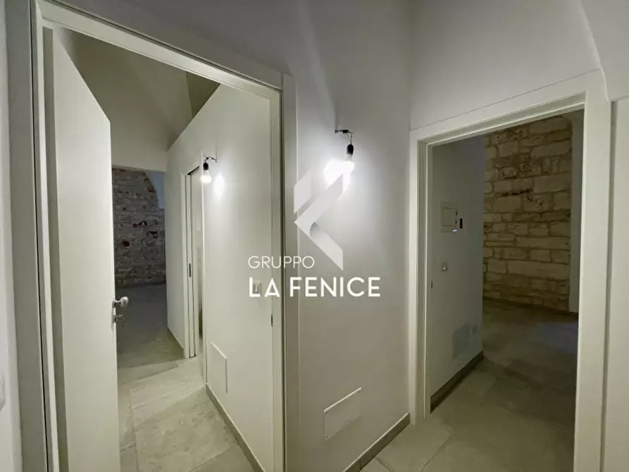 Immagine 2 di Casa indipendente in vendita  in P.zza Marconi a Locorotondo