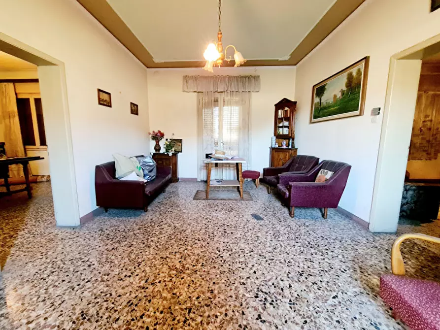 Immagine 3 di Casa indipendente in vendita  in VIA VENTOTTO APRILE a Vo