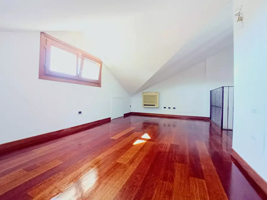 Immagine 11 di Villetta a schiera in vendita  in Via Venturini a Chioggia