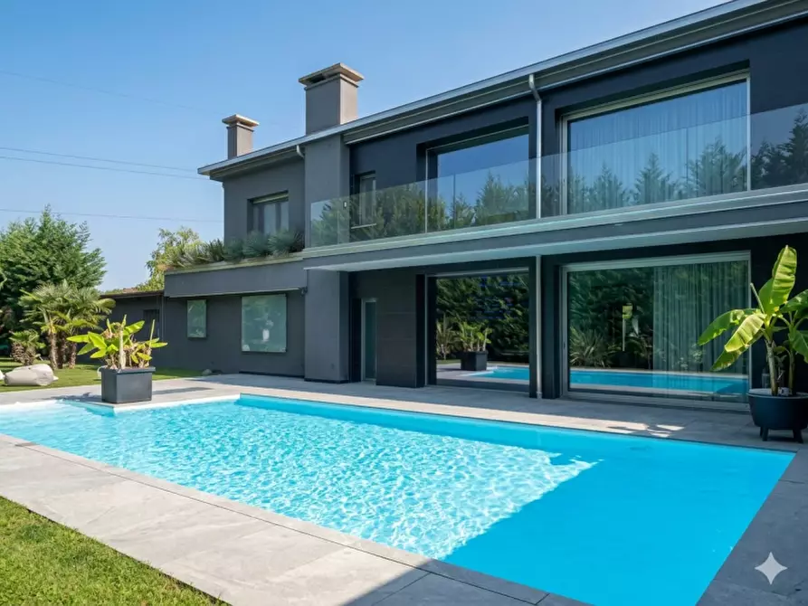 Immagine 1 di Villa in vendita  in via Tre Ponti a Padova