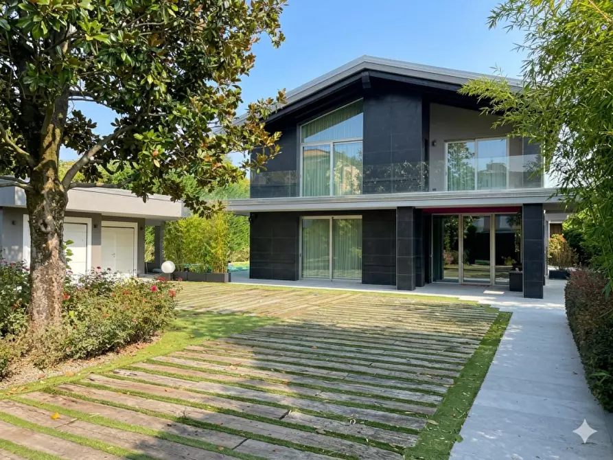 Immagine 2 di Villa in vendita  in via Tre Ponti a Padova