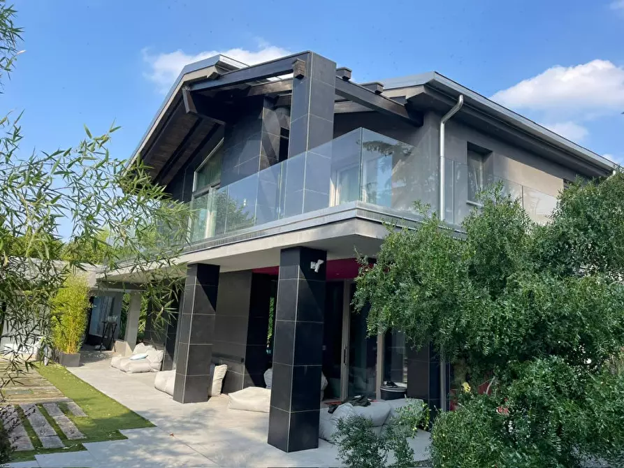 Immagine 3 di Villa in vendita  in via Tre Ponti a Padova