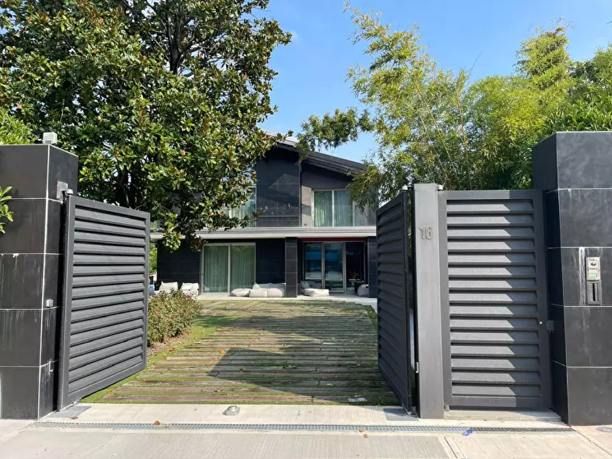 Immagine 10 di Villa in vendita  in via Tre Ponti a Padova