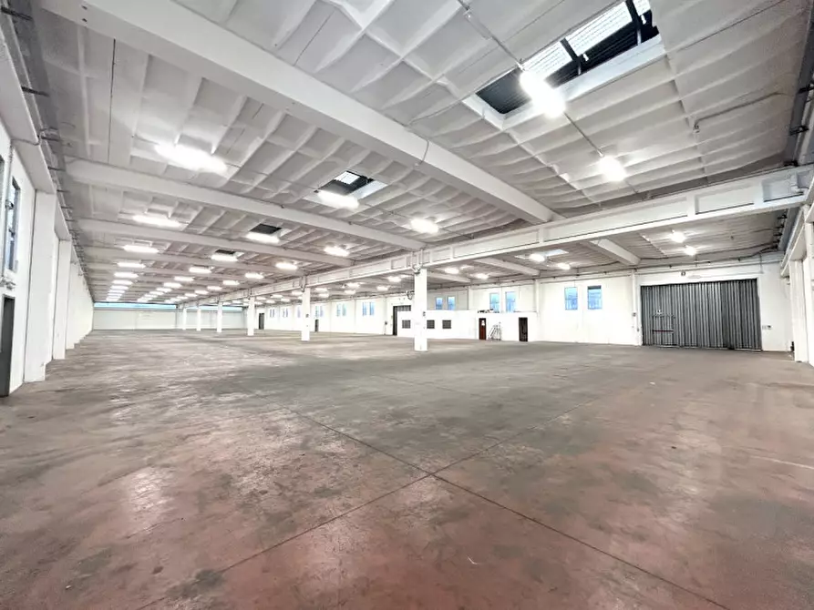 Immagine 2 di Capannone industriale in affitto  in VIA MEUCCI a Forli'