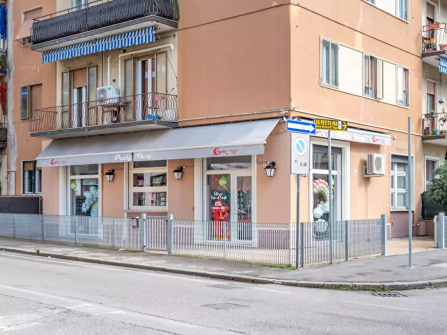 Immagine 1 di Negozio in vendita  in Via Albere a Verona