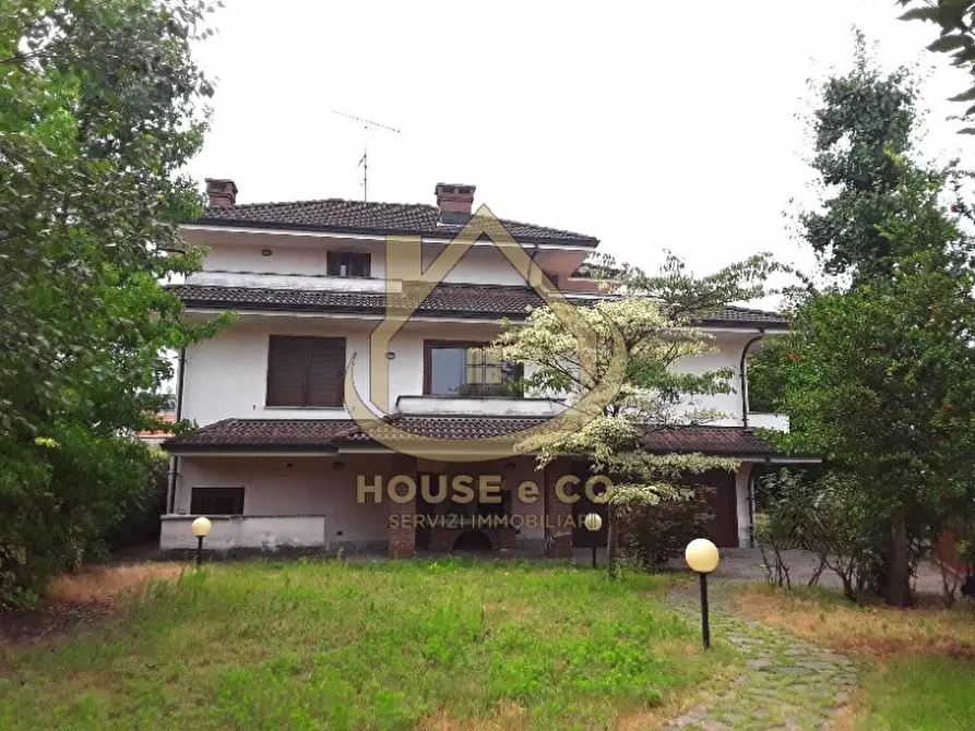 Immagine 1 di Villa in vendita  in CORSO MILANO a Vigevano