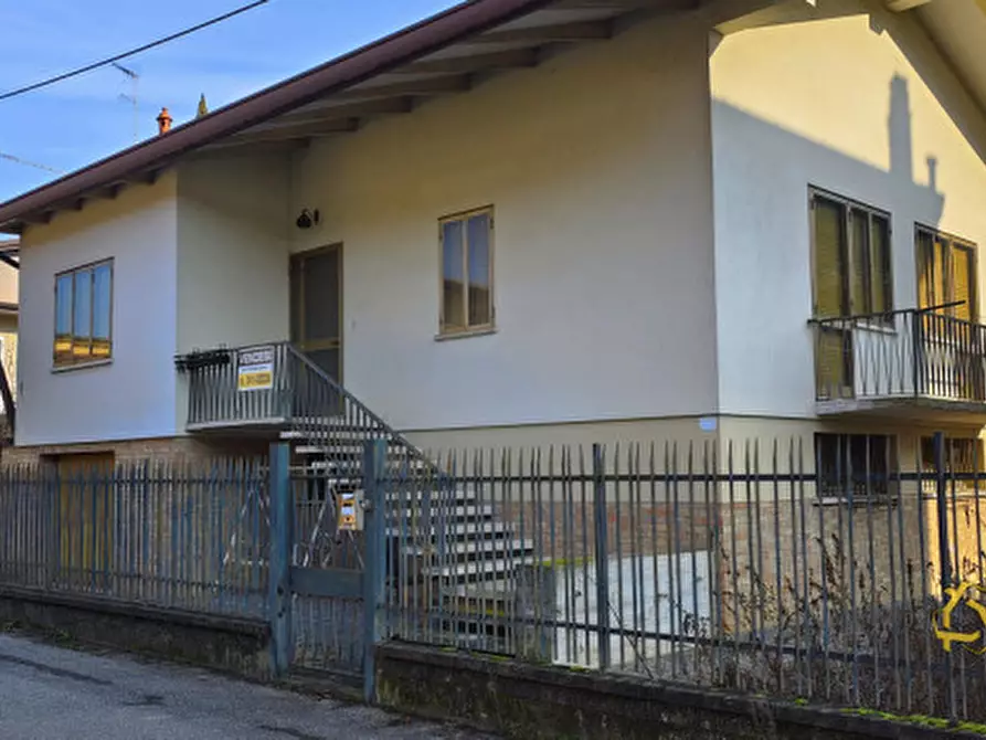 Immagine 1 di Casa indipendente in vendita  in Via Petrarca a Mirano