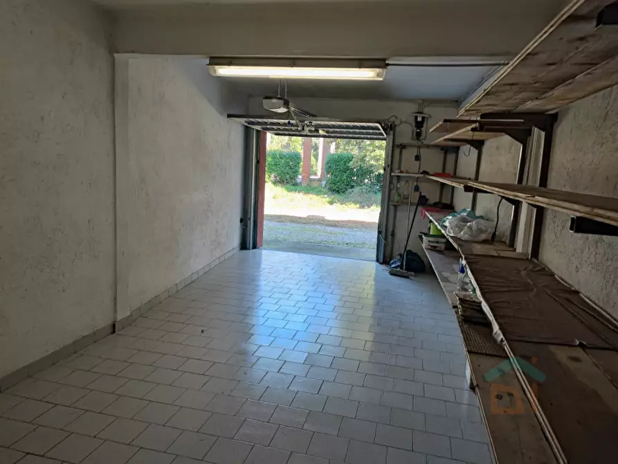 Immagine 1 di Garage in vendita  in Viale Roma a Torviscosa