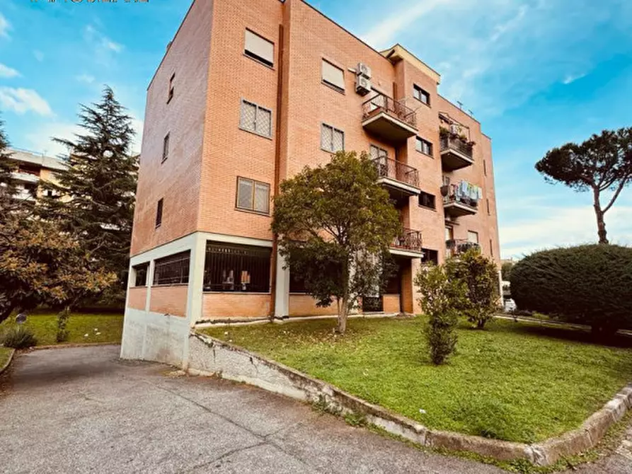 Immagine 1 di Appartamento in vendita  in via ugo la malfa a Pomezia
