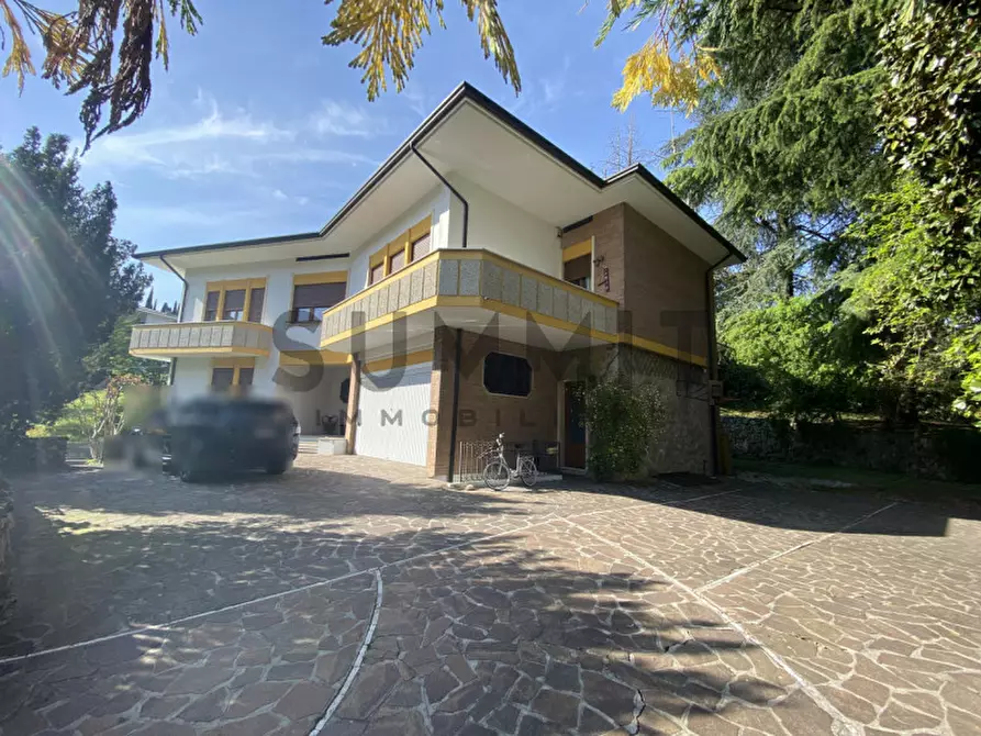 Immagine 1 di Villa in vendita  a Schio