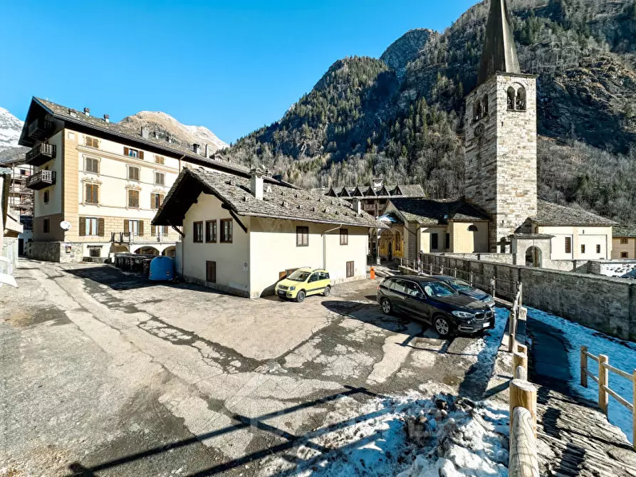 Immagine 4 di Negozio in vendita  in Piazza degli Alberghi a Alagna Valsesia