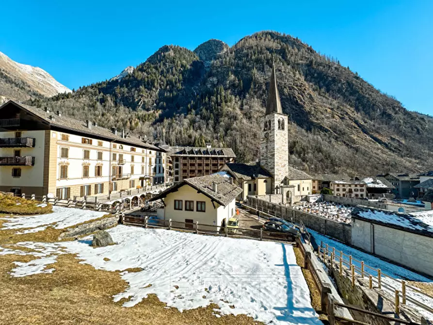 Immagine 5 di Negozio in vendita  in Piazza degli Alberghi a Alagna Valsesia
