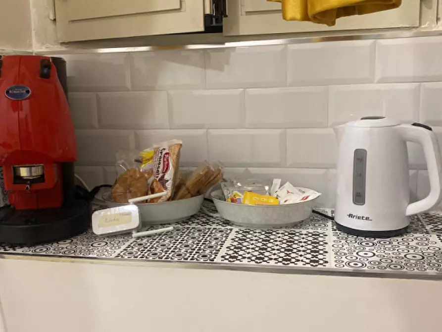 Immagine 1 di Camera in affitto  in Via Toledo 257 a Napoli