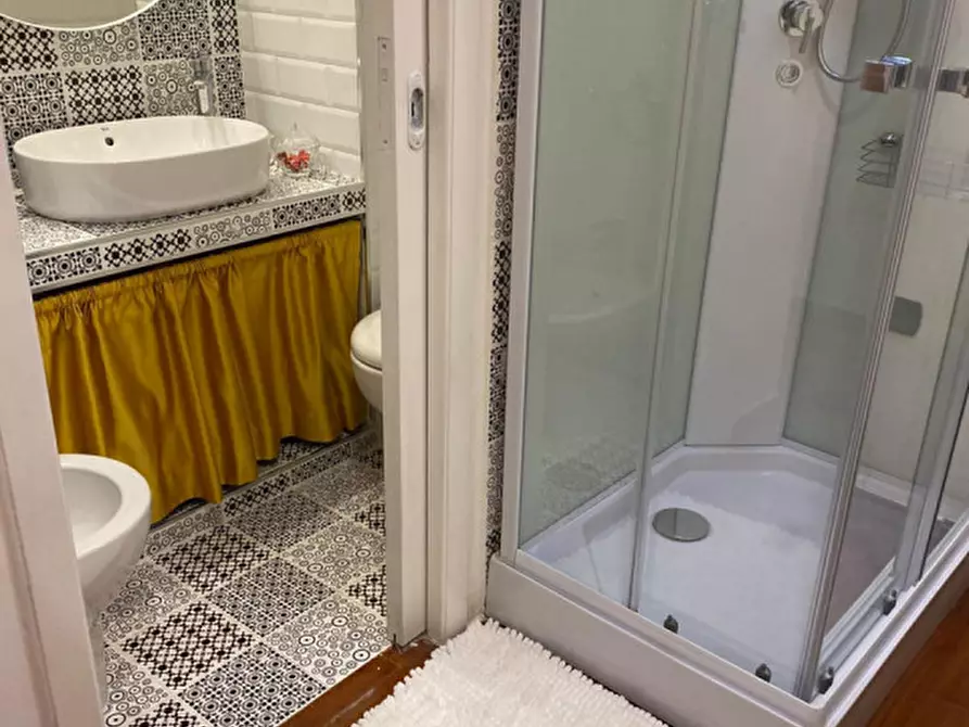 Immagine 2 di Camera in affitto  in Via Toledo 257 a Napoli