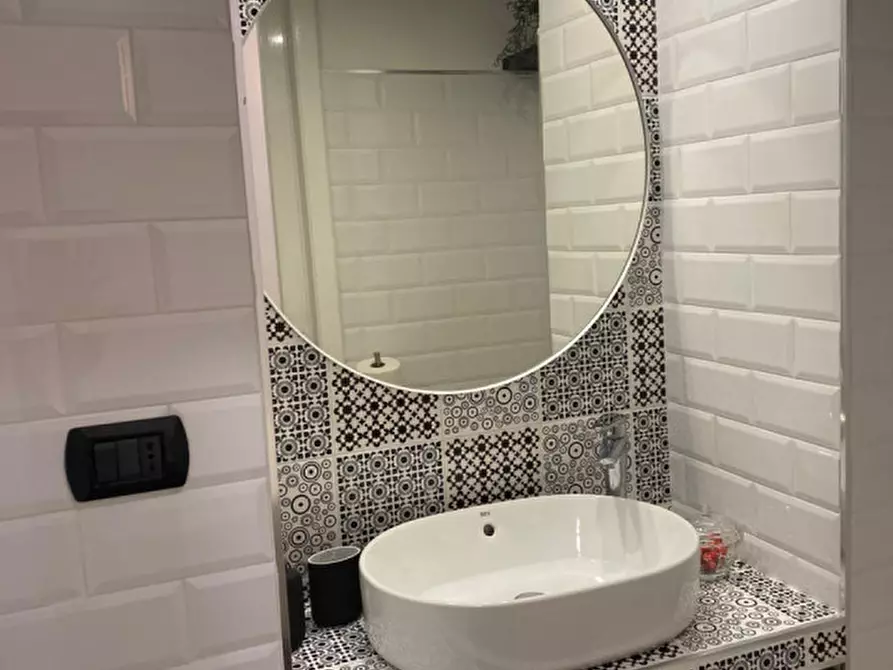 Immagine 7 di Camera in affitto  in Via Toledo 257 a Napoli