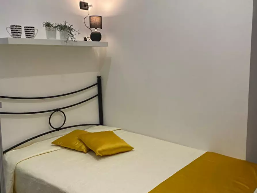 Immagine 9 di Camera in affitto  in Via Toledo 257 a Napoli