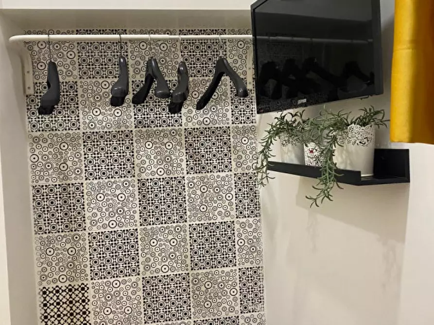 Immagine 11 di Camera in affitto  in Via Toledo 257 a Napoli