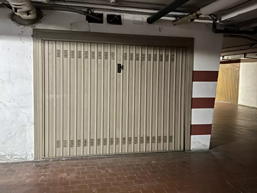Immagine 1 di Garage in vendita  in via Mameli a Padova