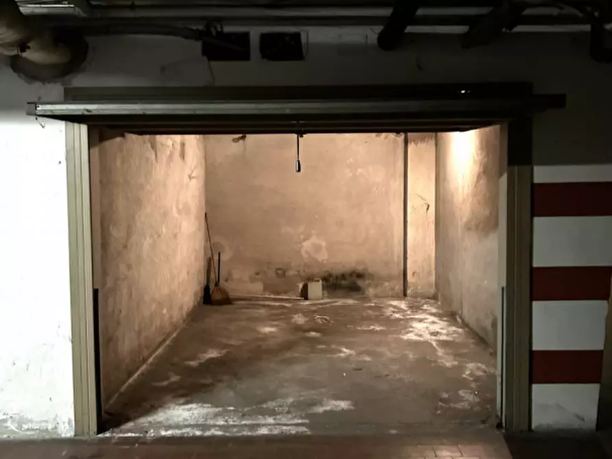 Immagine 2 di Garage in vendita  in via Mameli a Padova