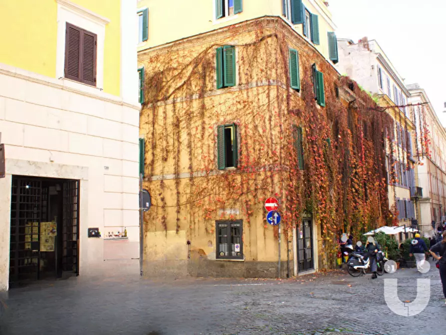 Immagine 2 di Negozio in vendita  in Via Panisperna a Roma