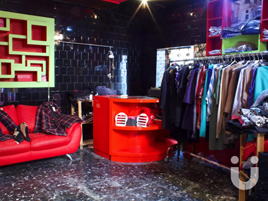 Immagine 5 di Negozio in vendita  in Via Panisperna a Roma