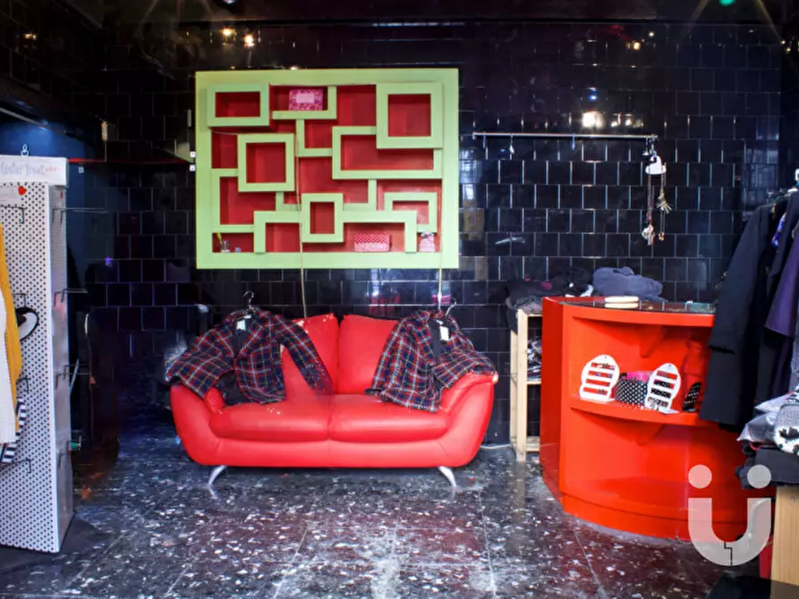 Immagine 6 di Negozio in vendita  in Via Panisperna a Roma