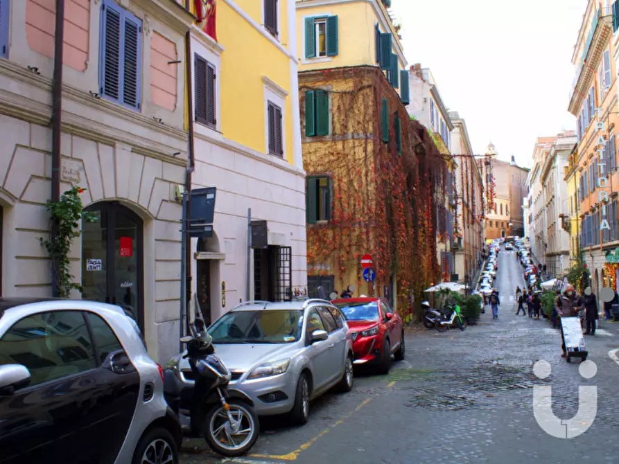Immagine 9 di Negozio in vendita  in Via Panisperna a Roma