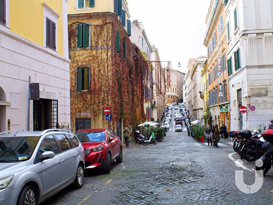 Immagine 11 di Negozio in vendita  in Via Panisperna a Roma