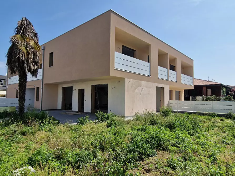 Immagine 2 di Casa trifamiliare in vendita  in VIA Pucccini a Selvazzano Dentro